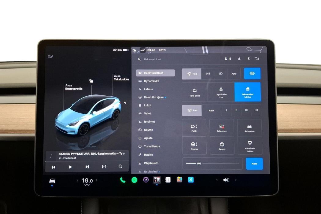 TESLA Model Y 2024