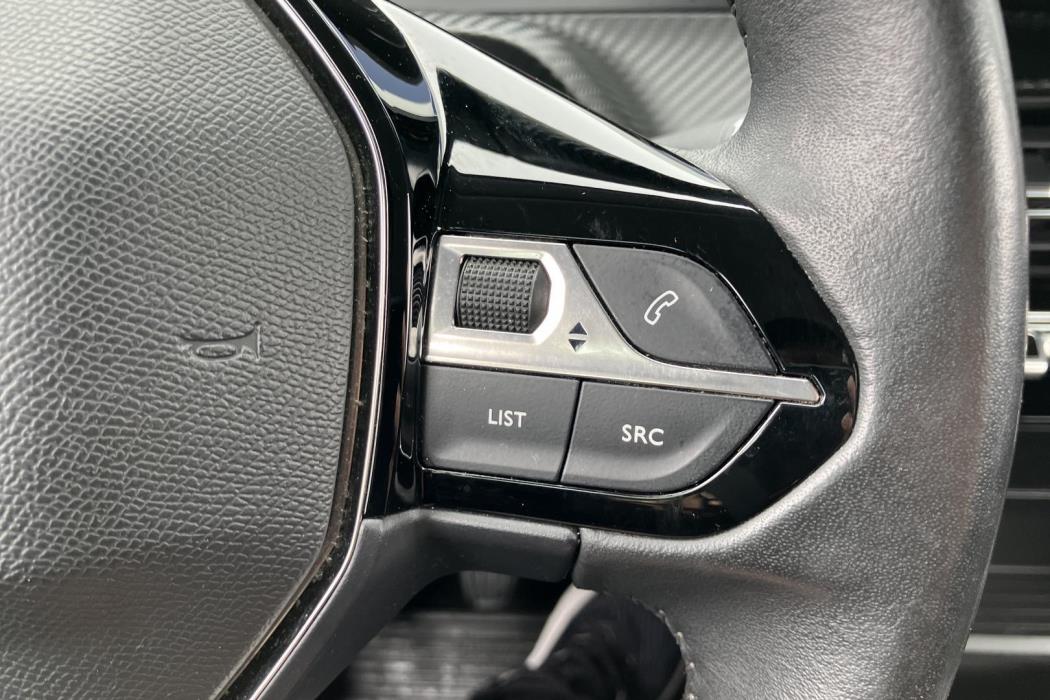 Peugeot 208 2021