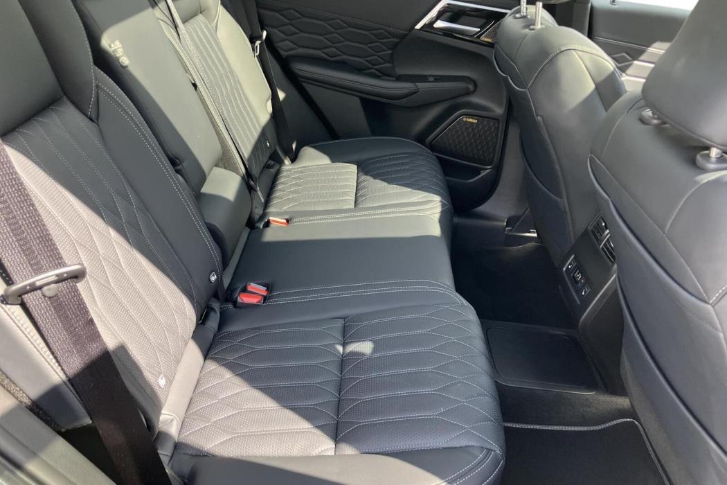 MITSUBISHI OUTLANDER 2026