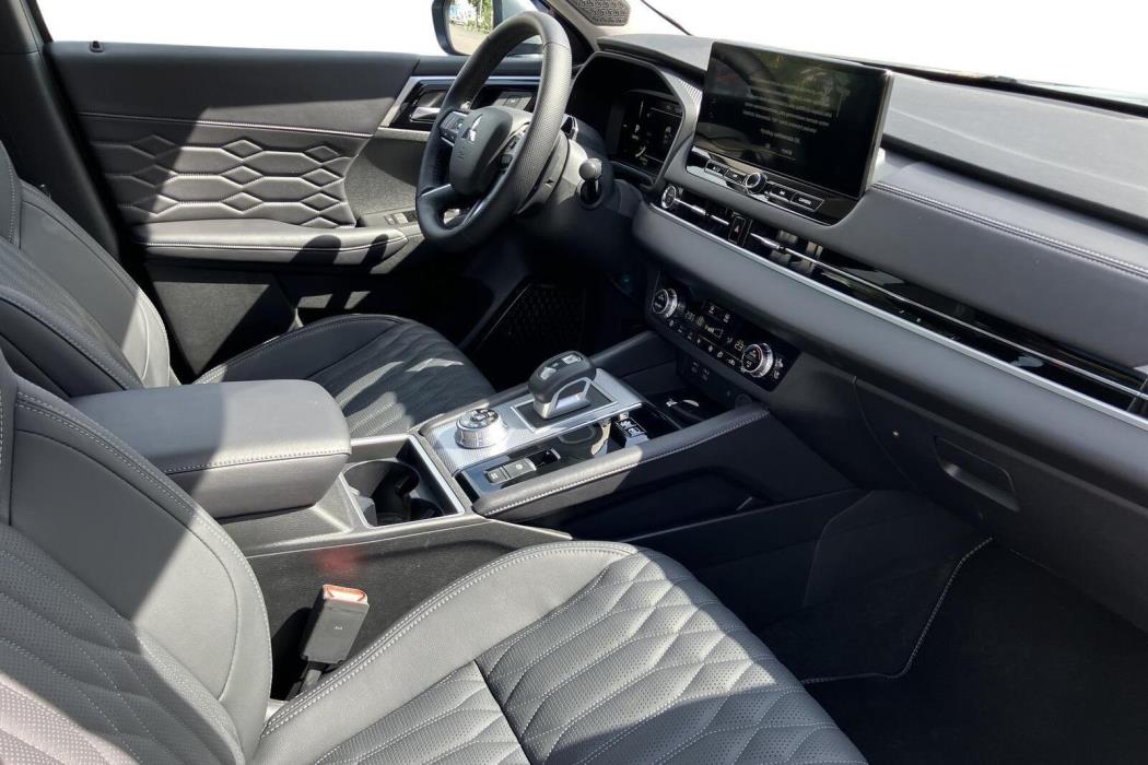 MITSUBISHI OUTLANDER 2026
