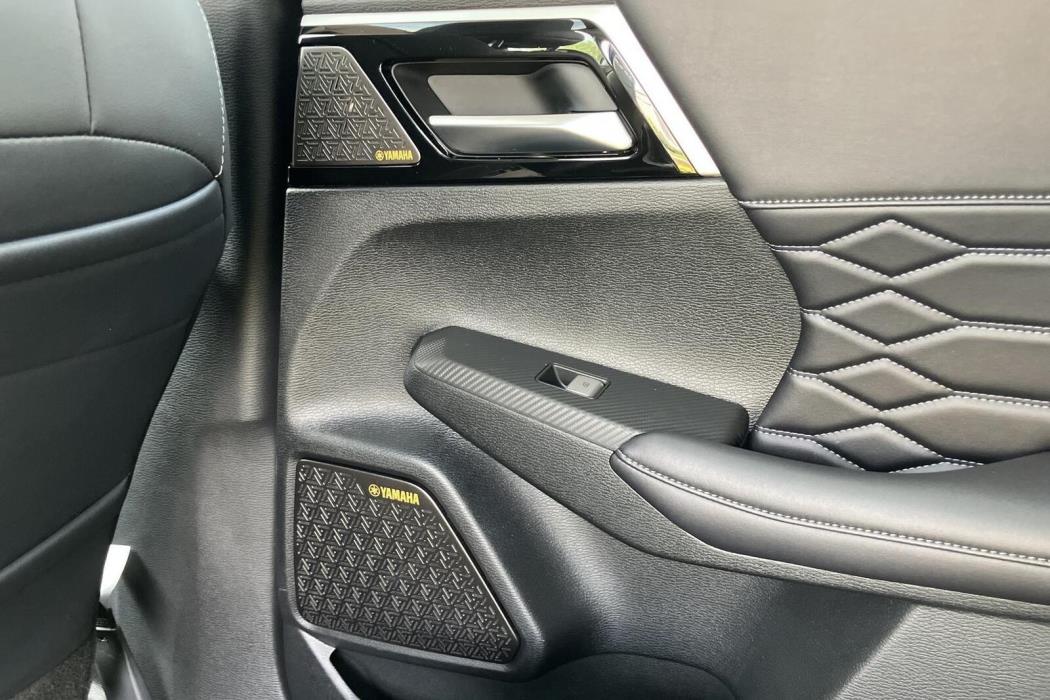 MITSUBISHI OUTLANDER 2026