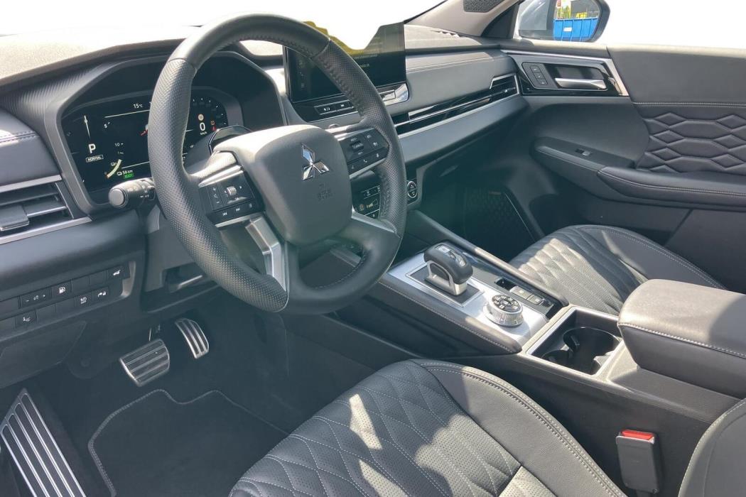 MITSUBISHI OUTLANDER 2026