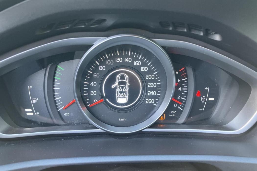 VOLVO V40 2015
