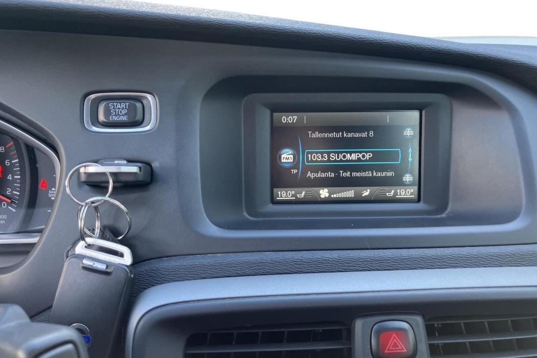 VOLVO V40 2015
