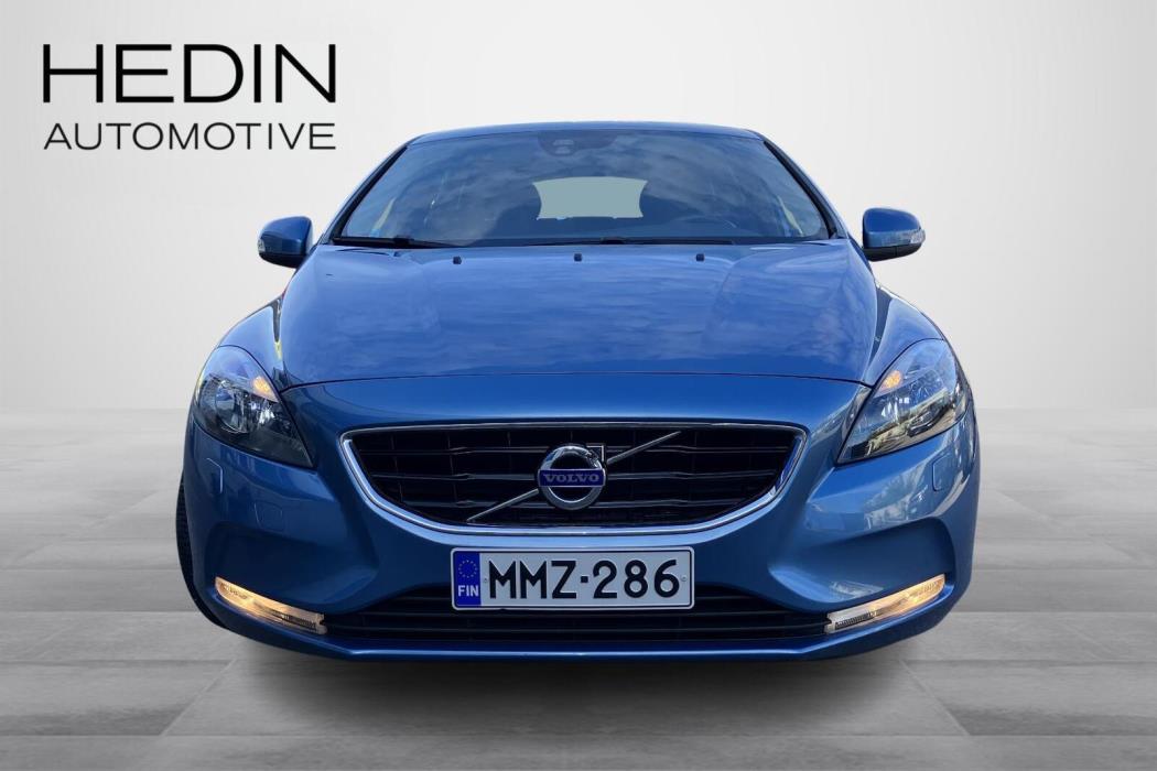 VOLVO V40 2015