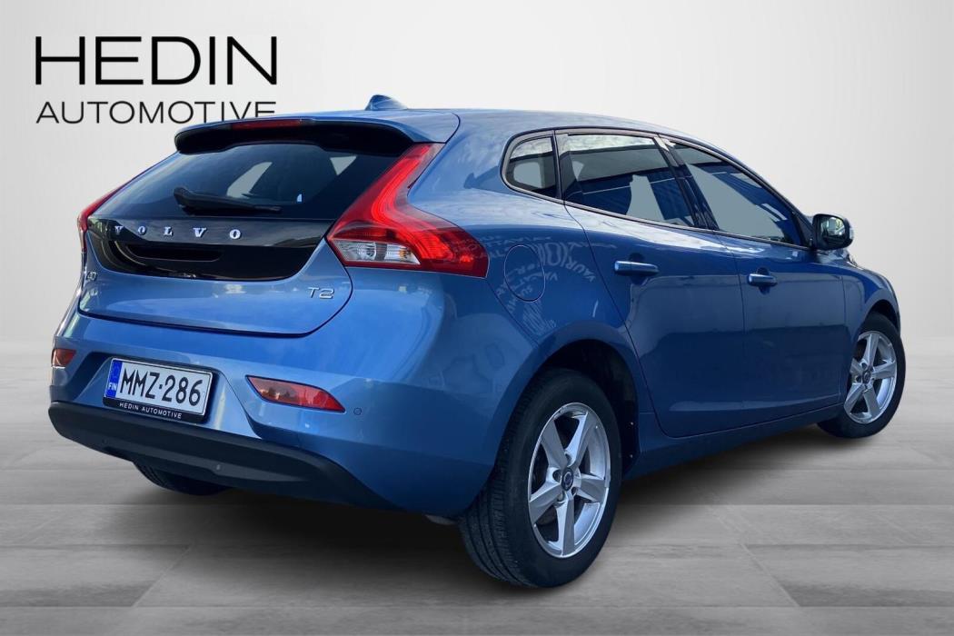 VOLVO V40 2015