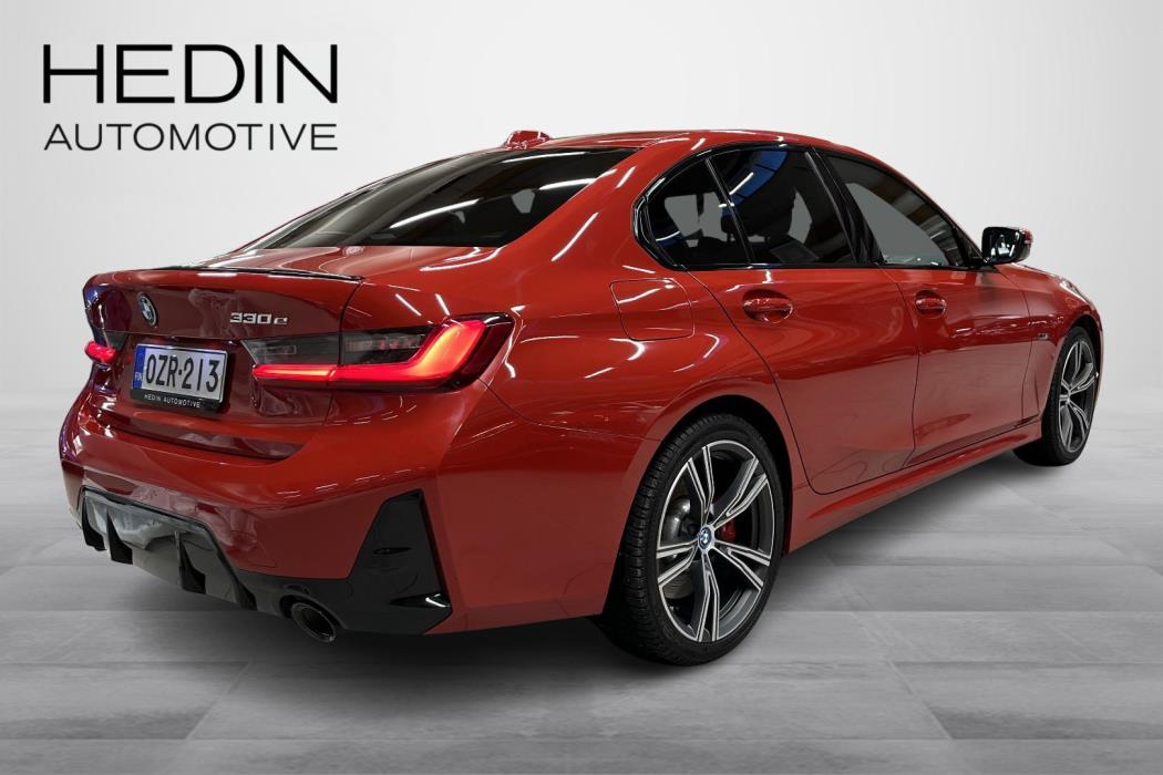 BMW 330 2023
