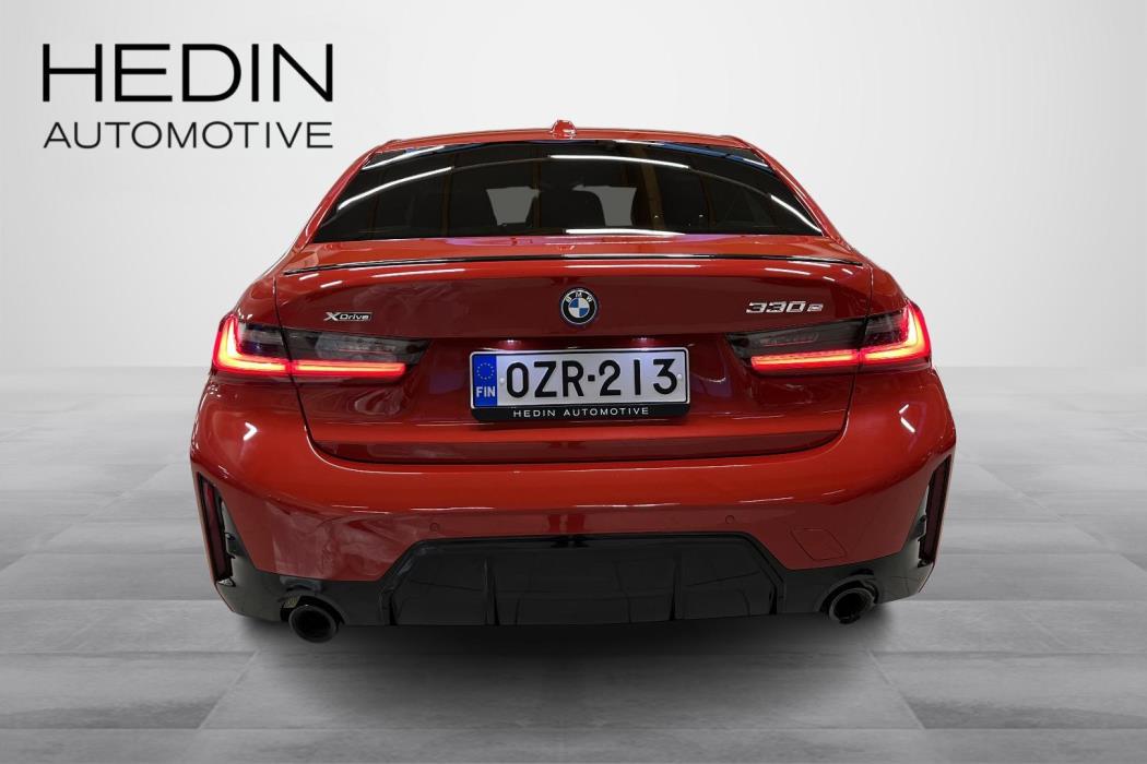 BMW 330 2023