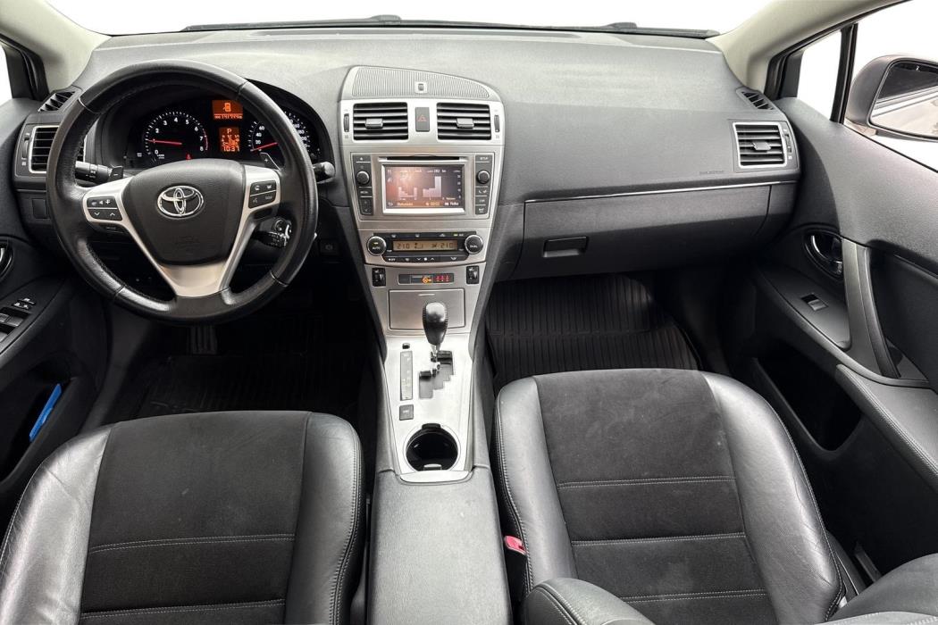 TOYOTA AVENSIS 2015