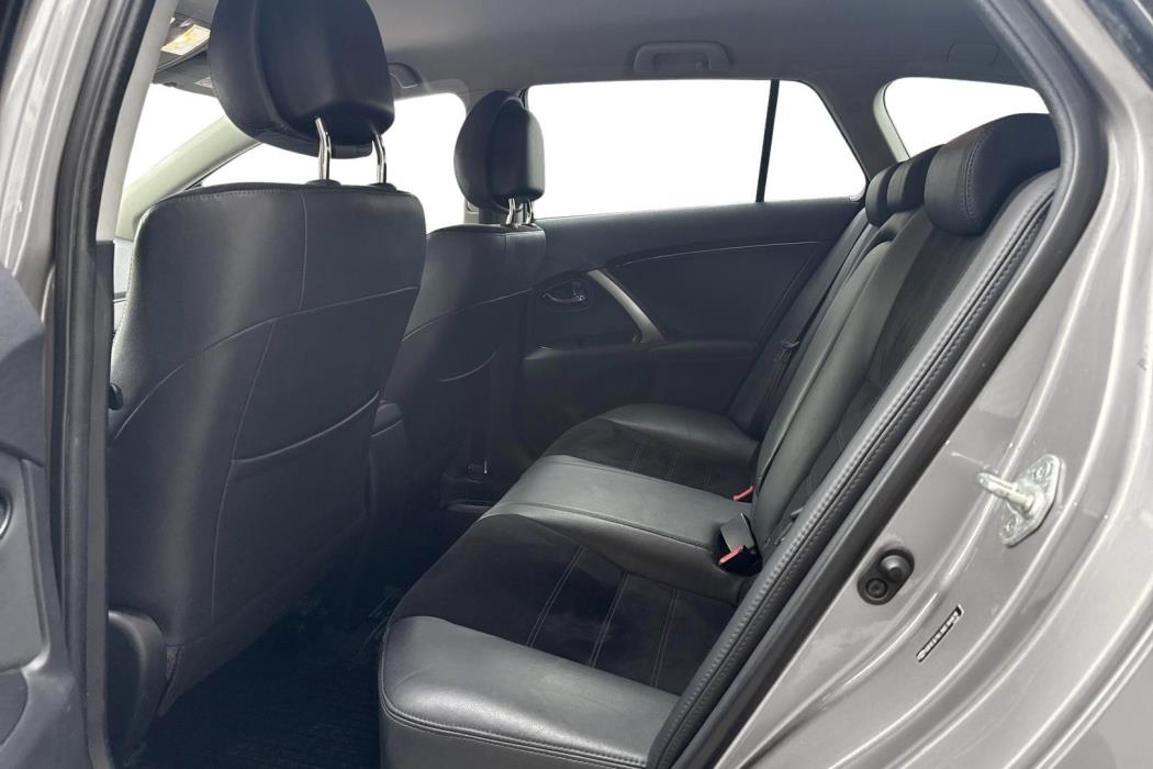 TOYOTA AVENSIS 2015