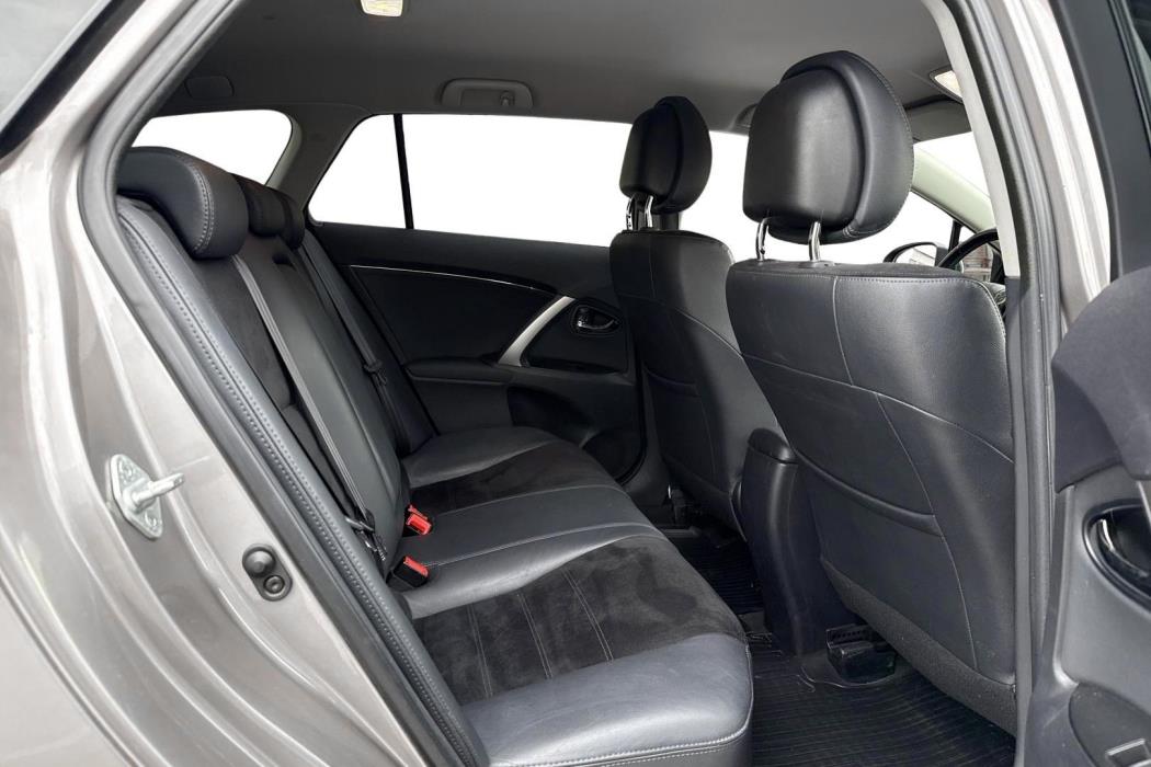 TOYOTA AVENSIS 2015