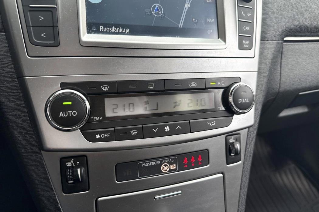 TOYOTA AVENSIS 2015