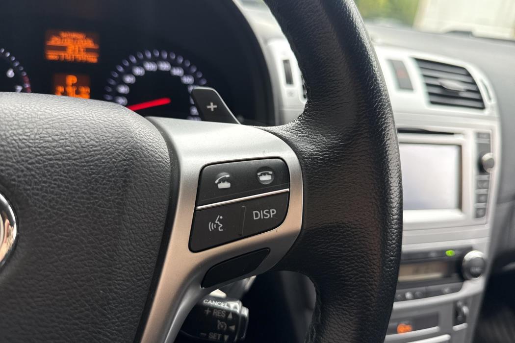 TOYOTA AVENSIS 2015