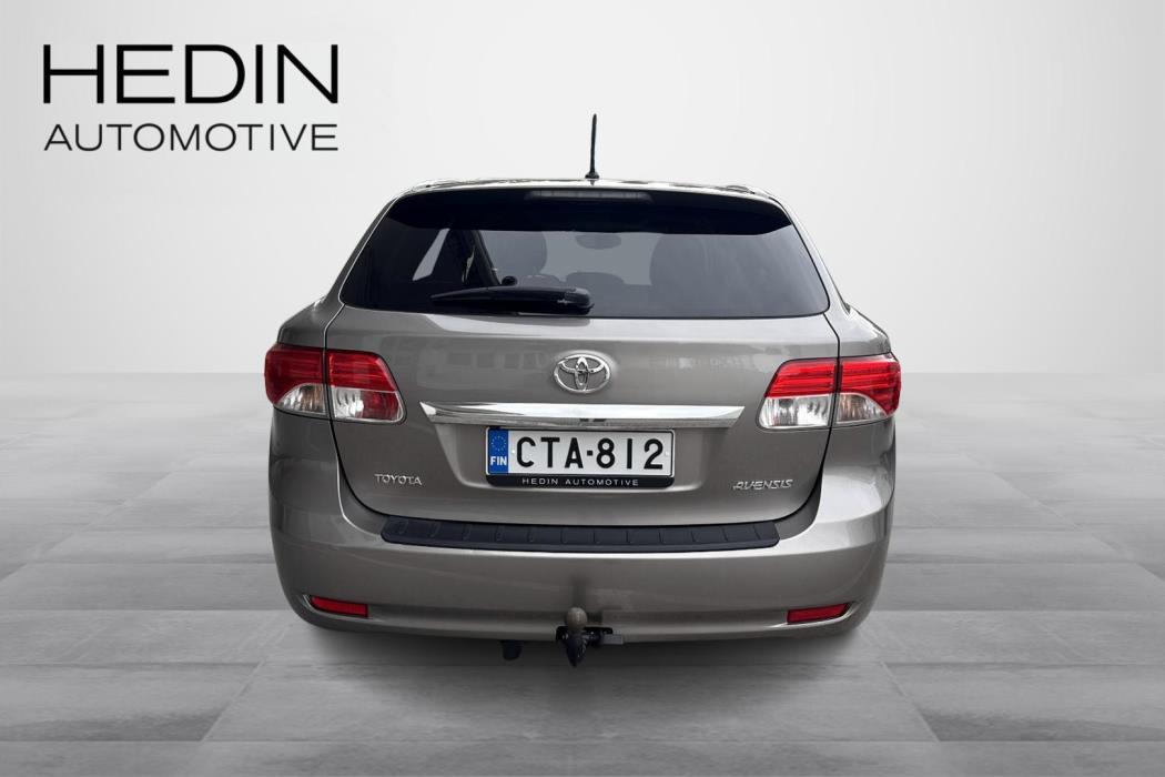 TOYOTA AVENSIS 2015