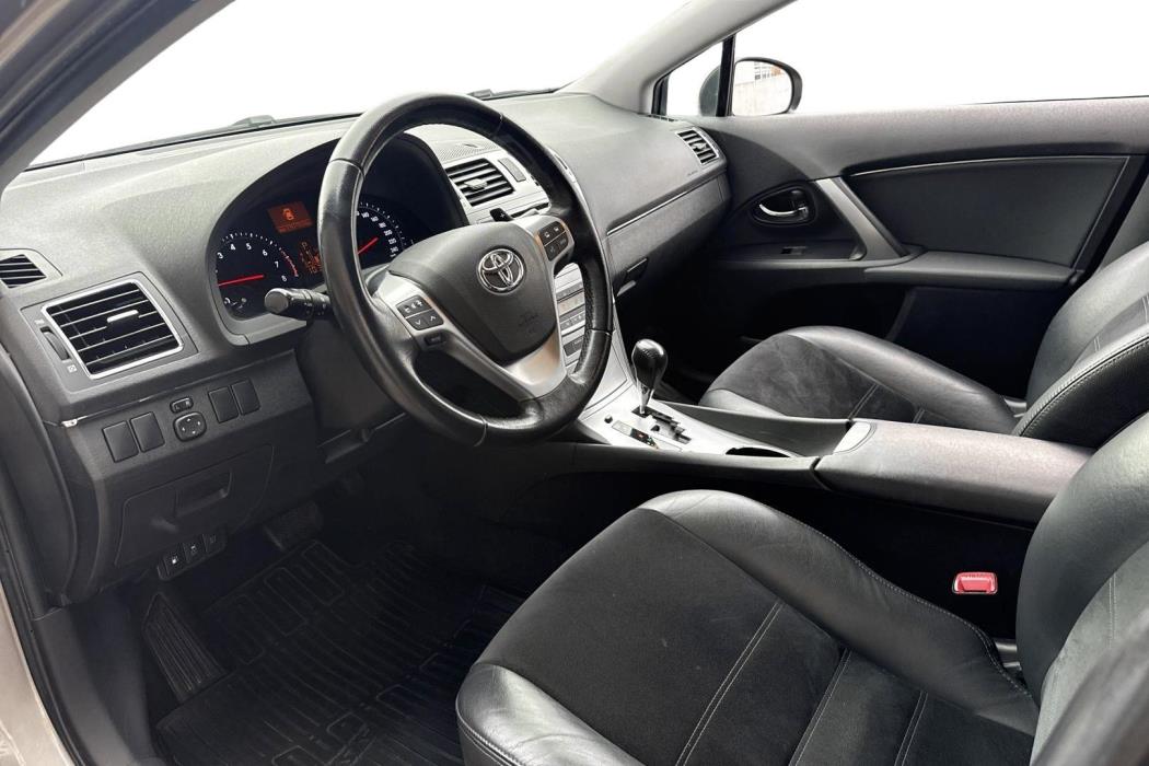 TOYOTA AVENSIS 2015