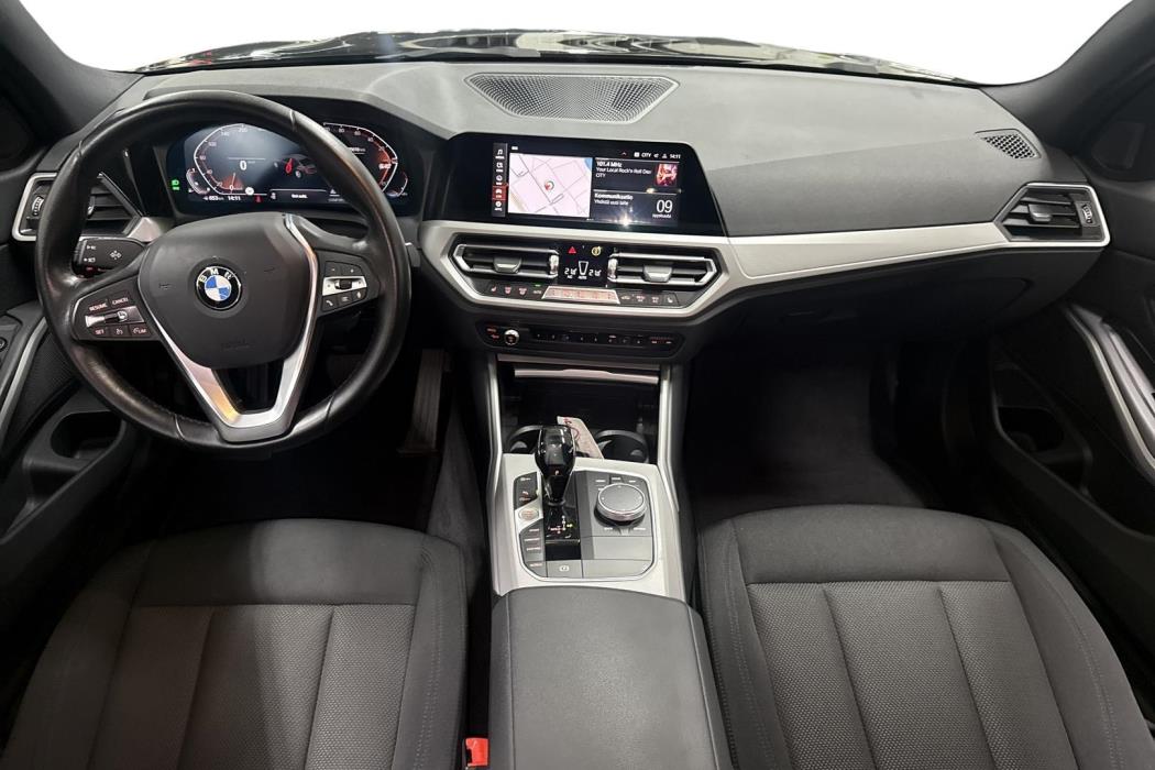 BMW 330 2021