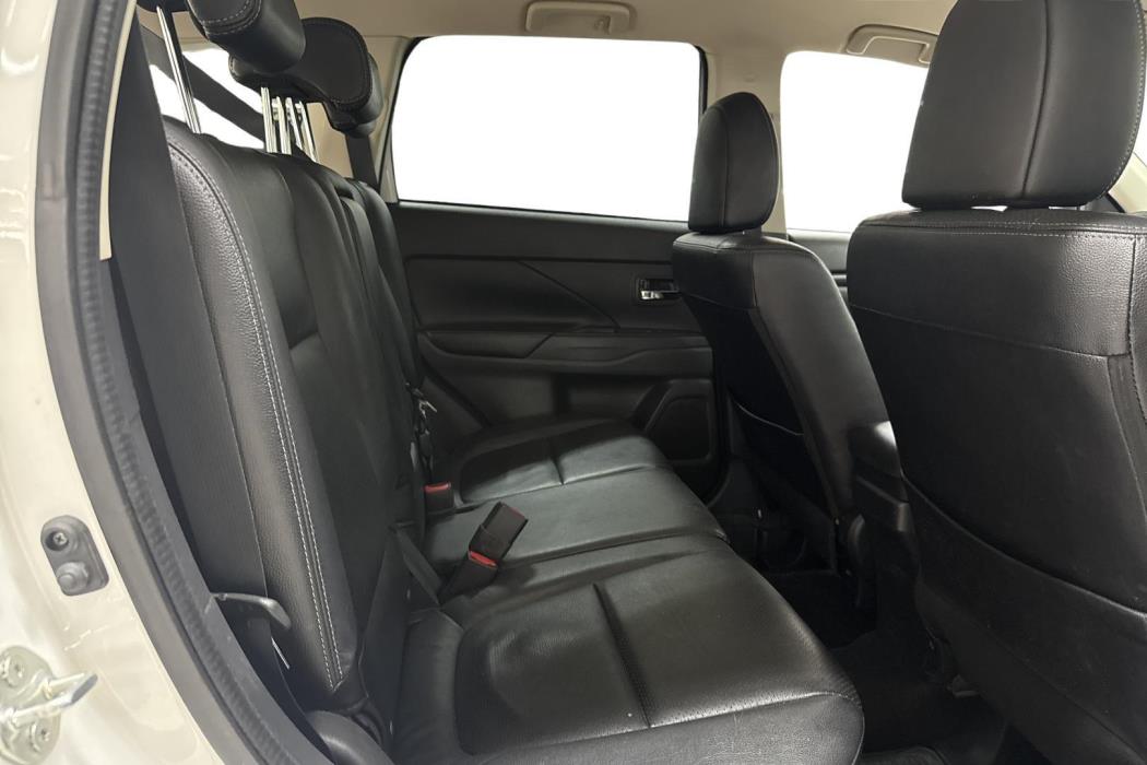 MITSUBISHI OUTLANDER 2016