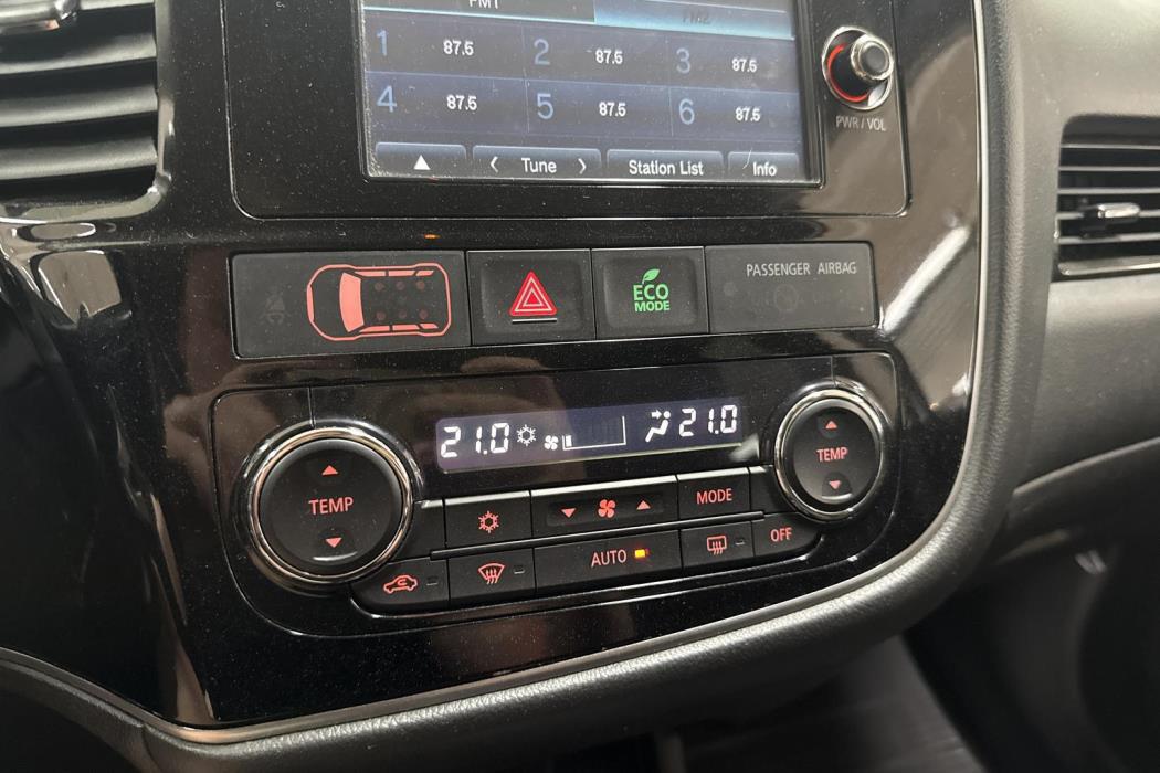 MITSUBISHI OUTLANDER 2016