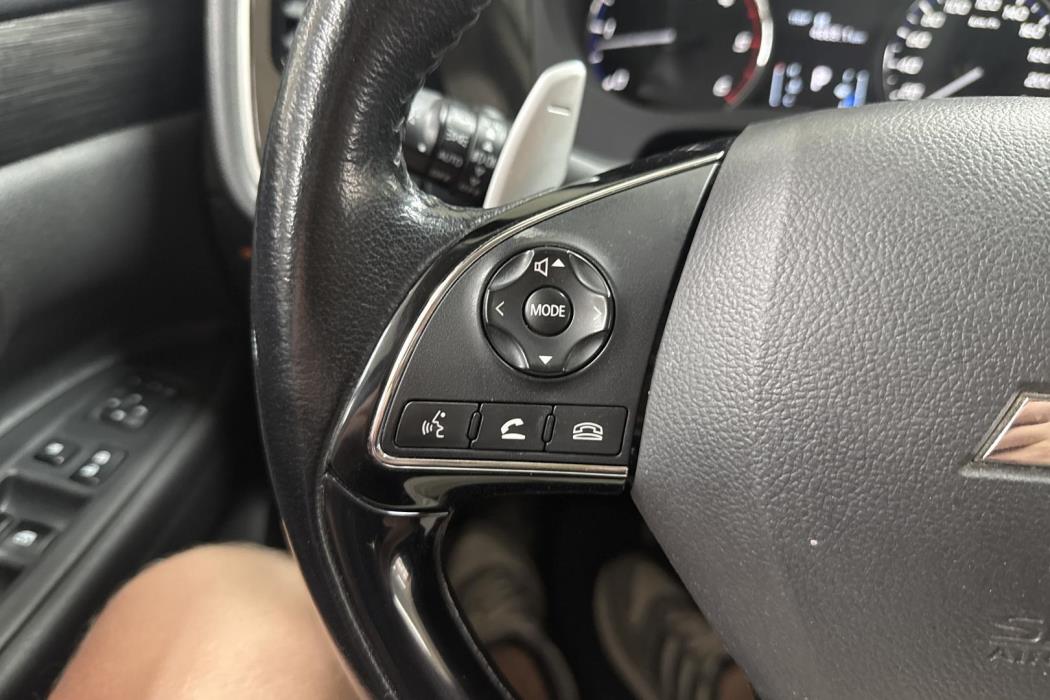 MITSUBISHI OUTLANDER 2016