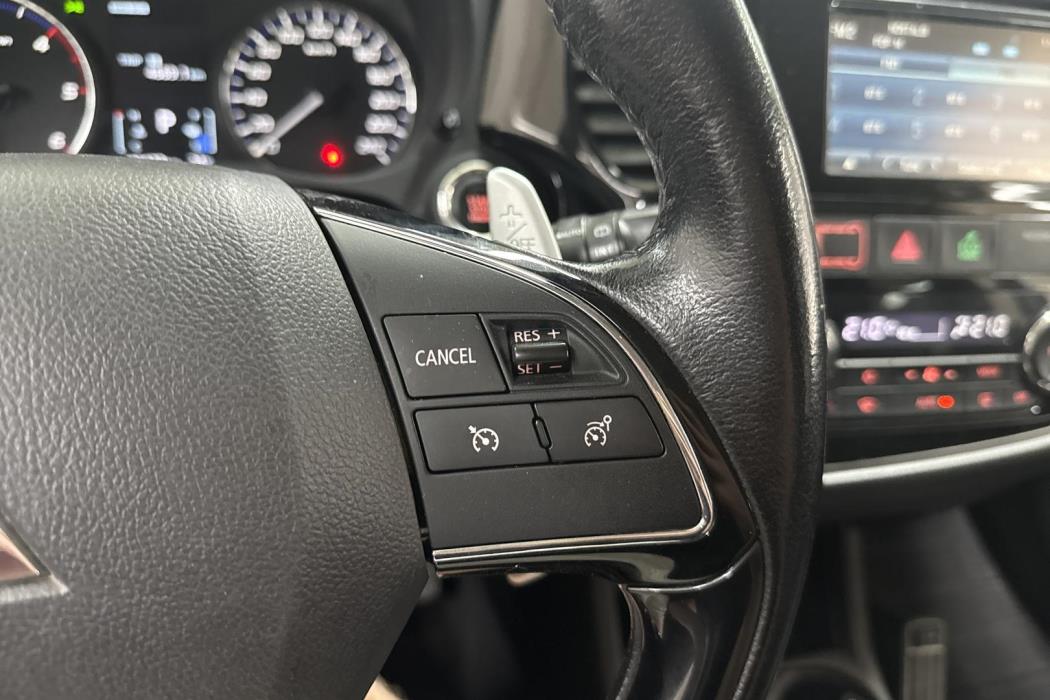 MITSUBISHI OUTLANDER 2016