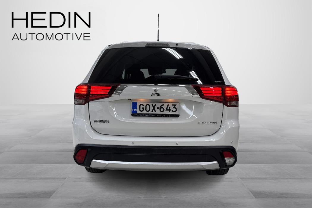 MITSUBISHI OUTLANDER 2016