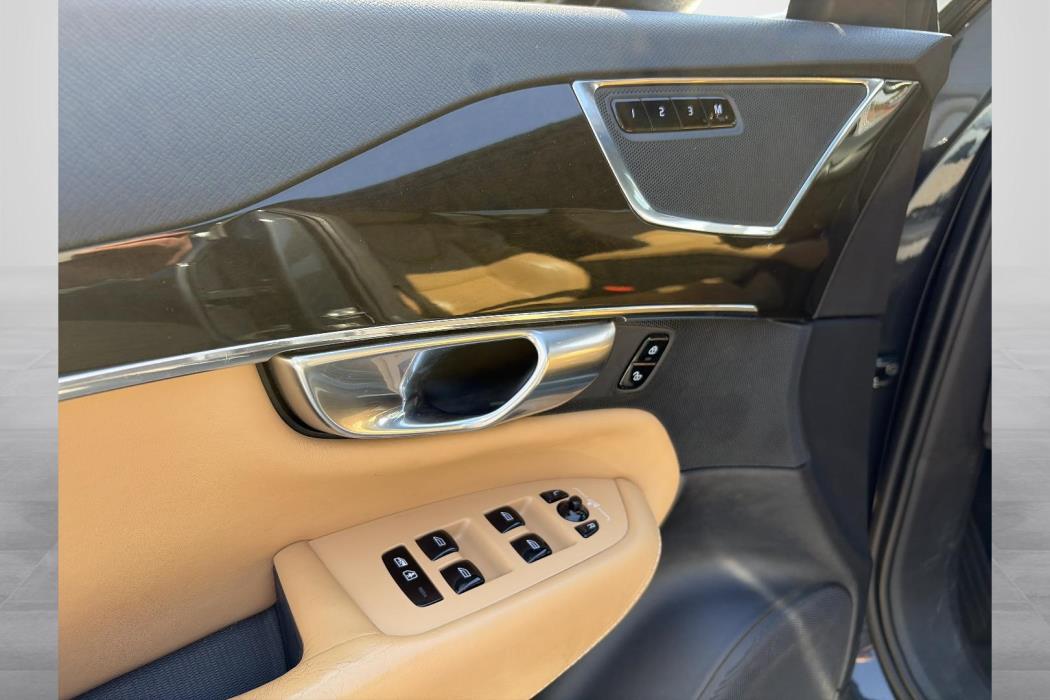 VOLVO XC90 2017