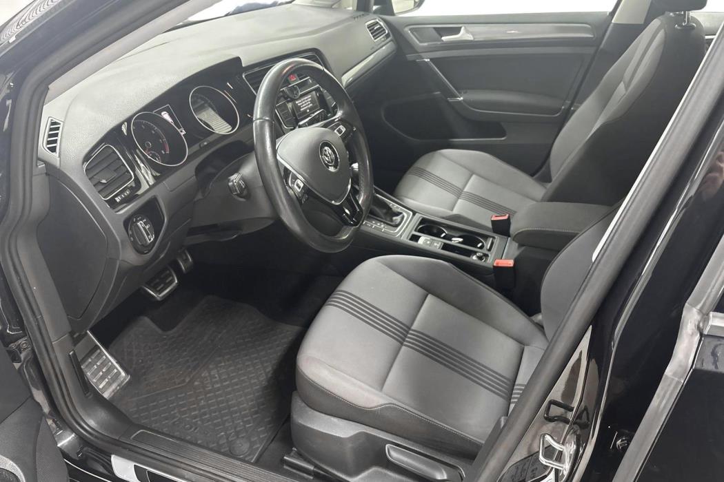 VOLKSWAGEN GOLF 2016