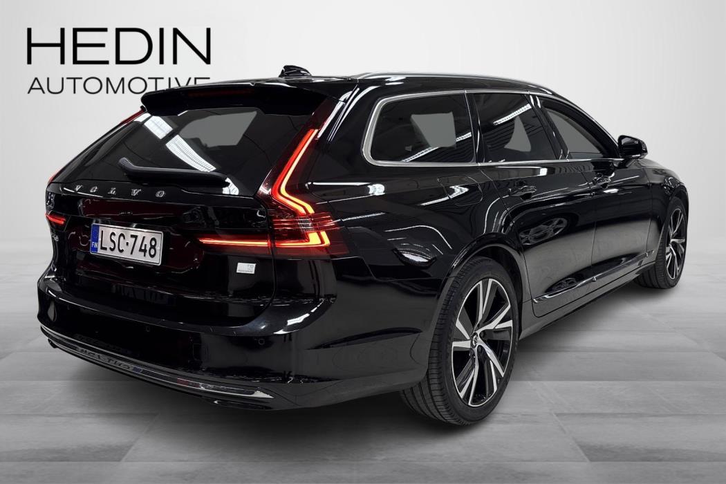 Volvo V90 2023