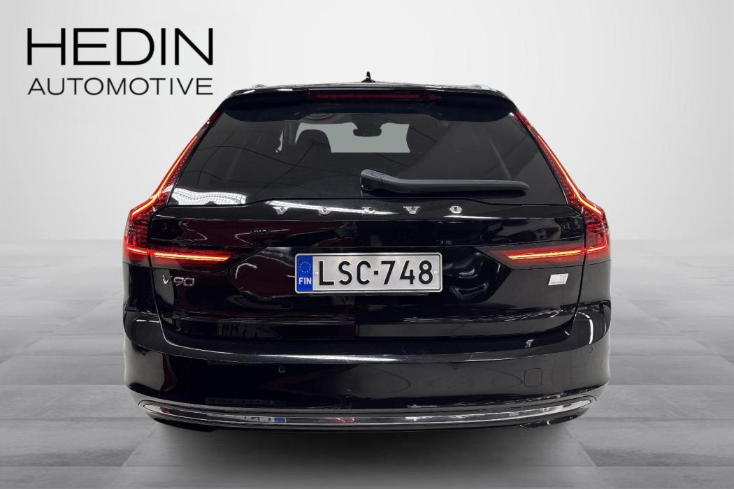 Volvo V90 2023