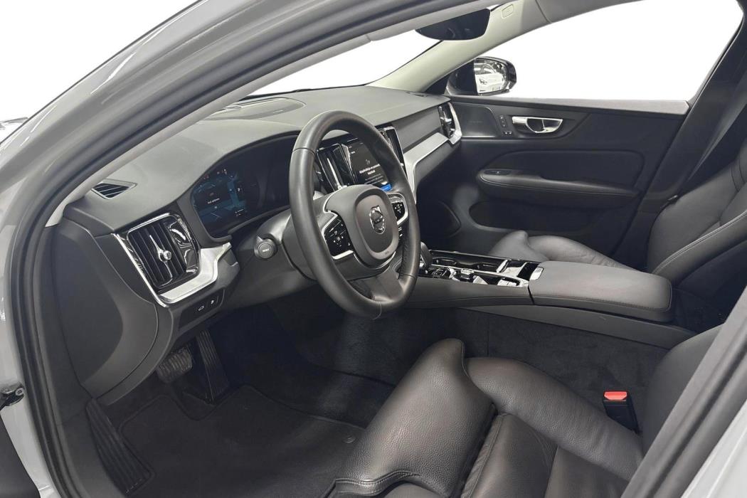 Volvo V60 2025