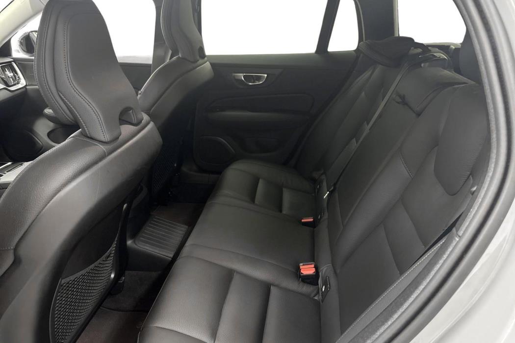Volvo V60 2025