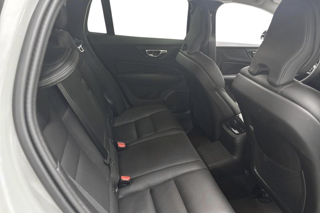 Volvo V60 2025
