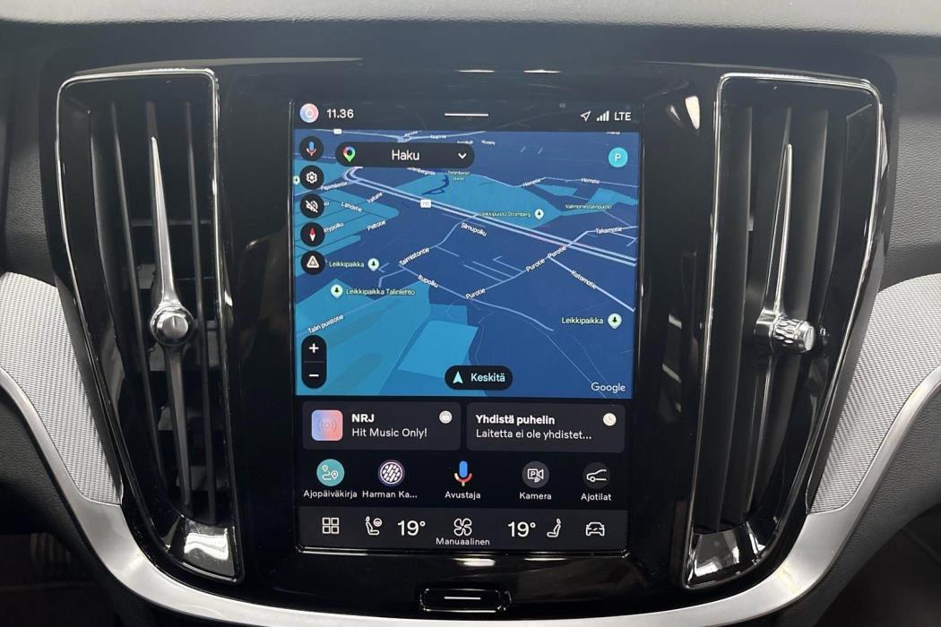 Volvo V60 2025