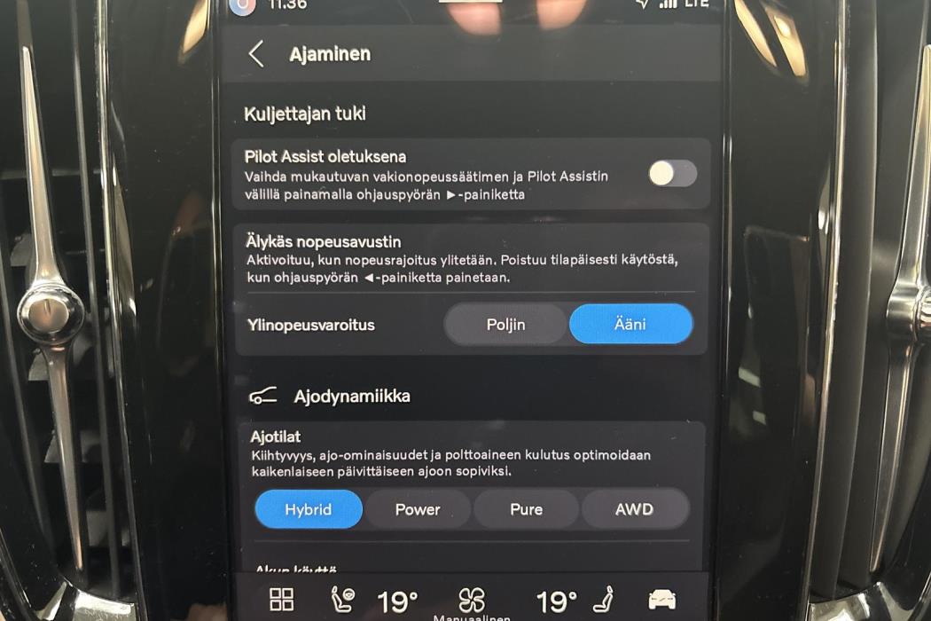 Volvo V60 2025