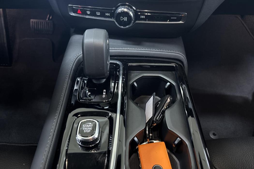 Volvo V60 2025