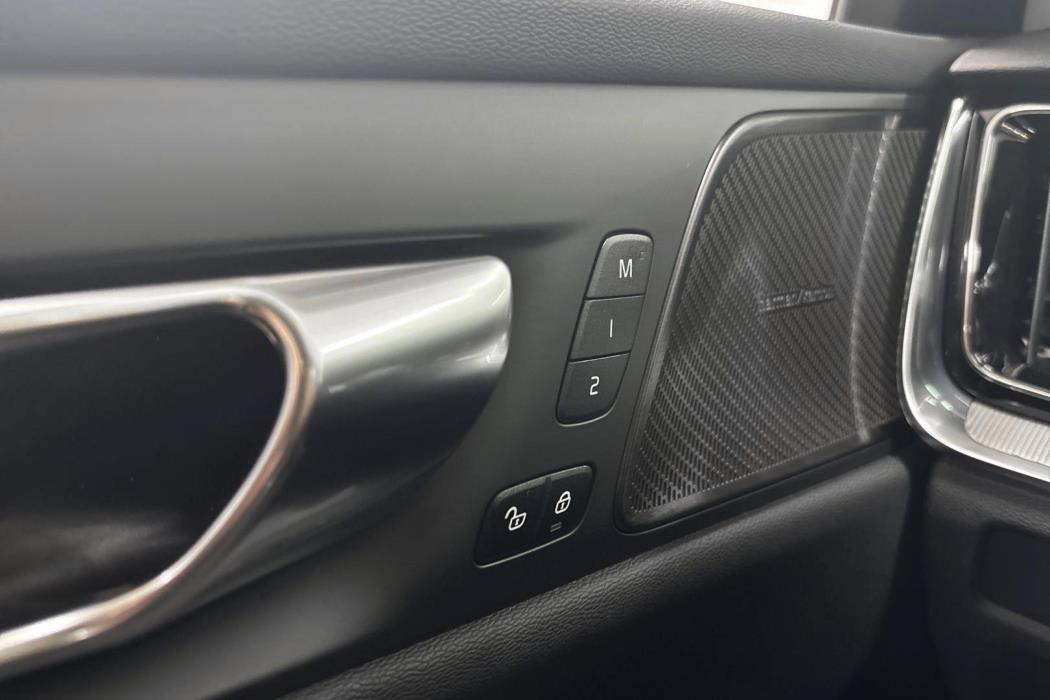 Volvo V60 2025
