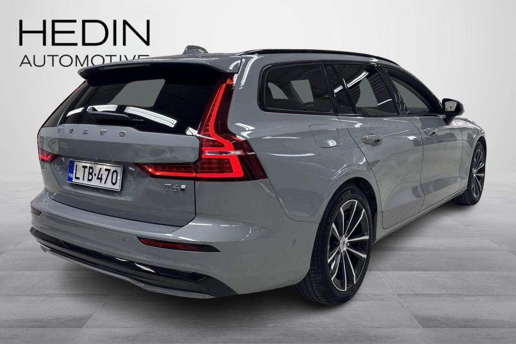 Volvo V60 2025