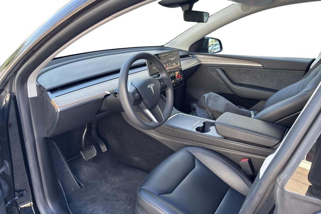 Tesla Model Y 2024