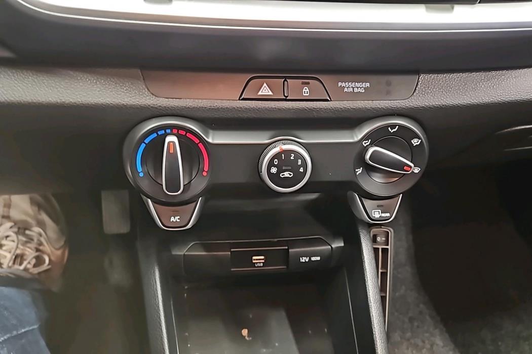 KIA STONIC 2024