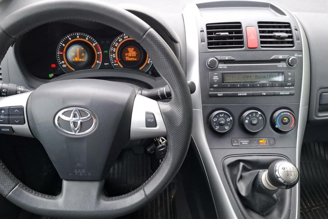 TOYOTA AURIS 2012