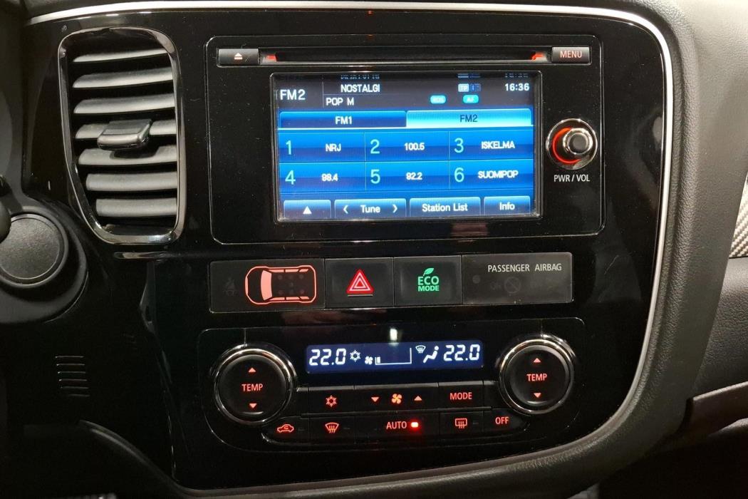 MITSUBISHI OUTLANDER 2016