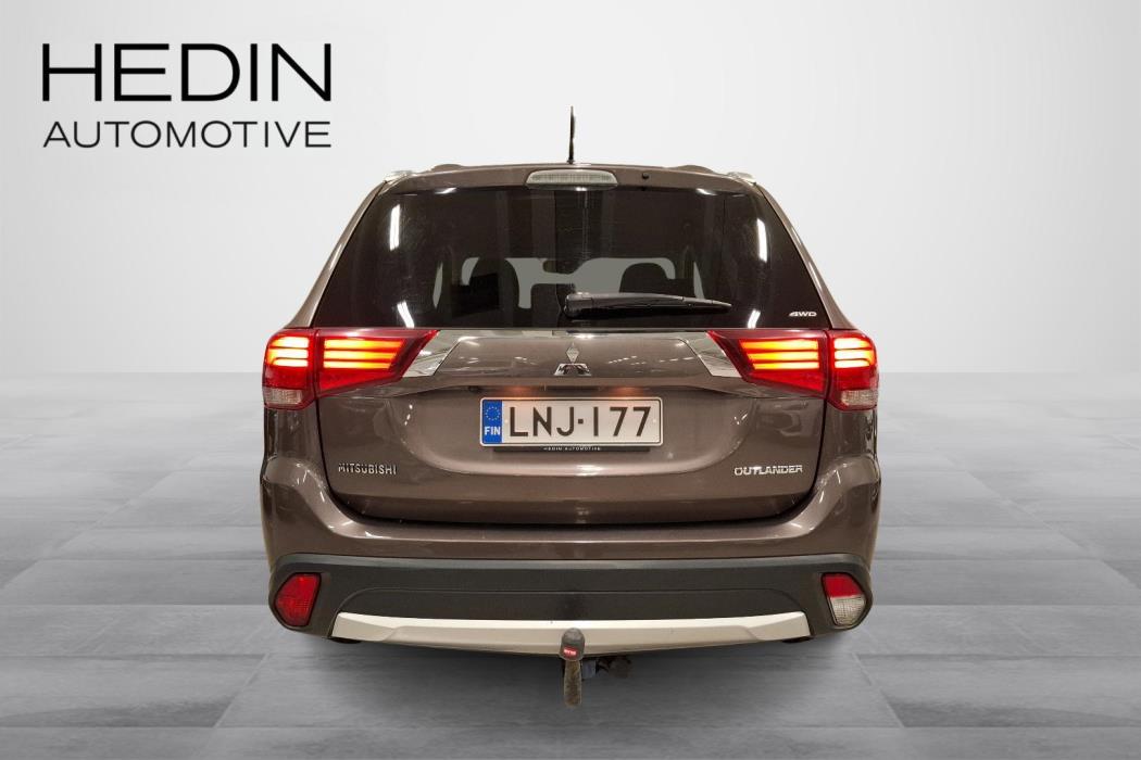 MITSUBISHI OUTLANDER 2016