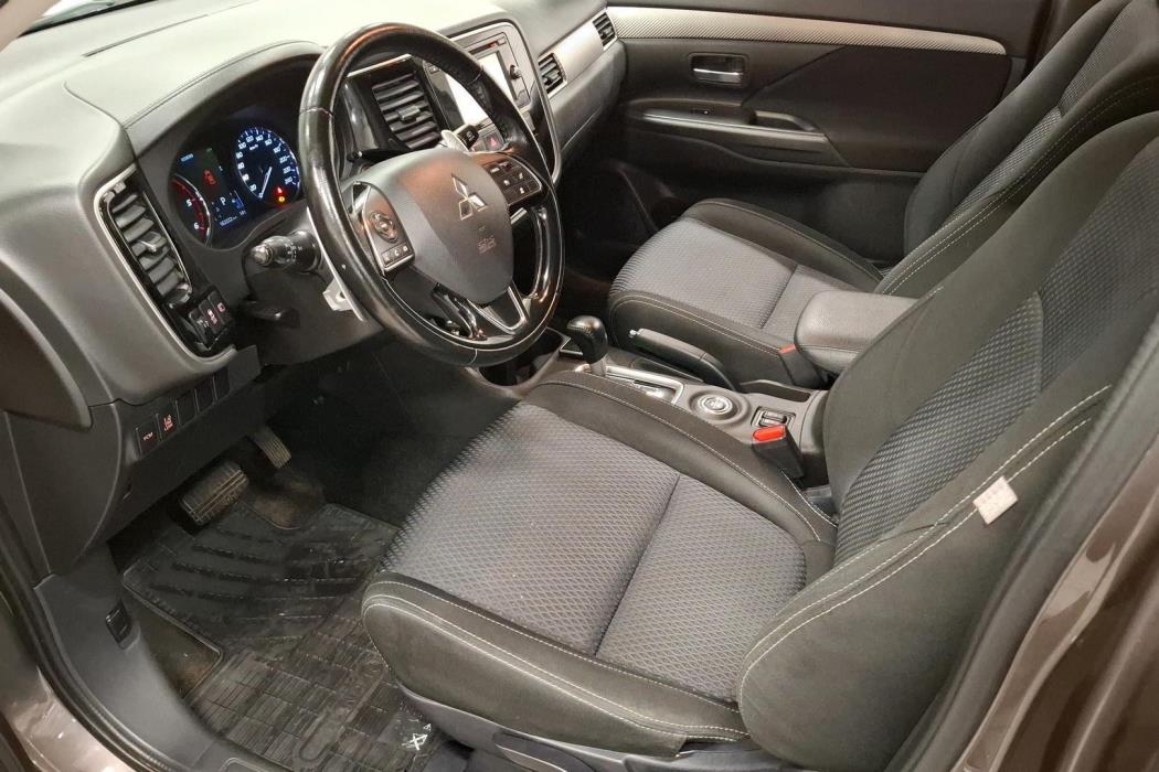 MITSUBISHI OUTLANDER 2016