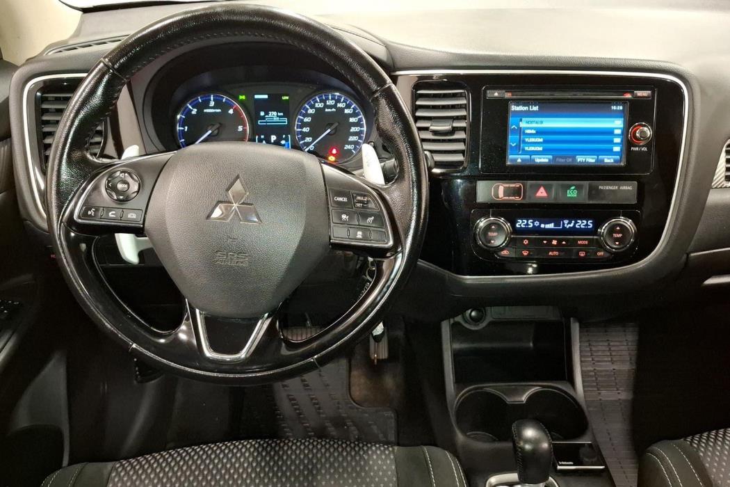 MITSUBISHI OUTLANDER 2016