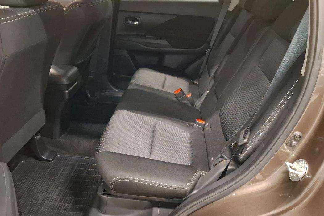 MITSUBISHI OUTLANDER 2016