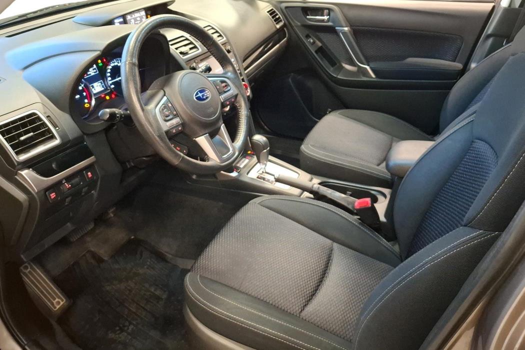 SUBARU FORESTER 2017