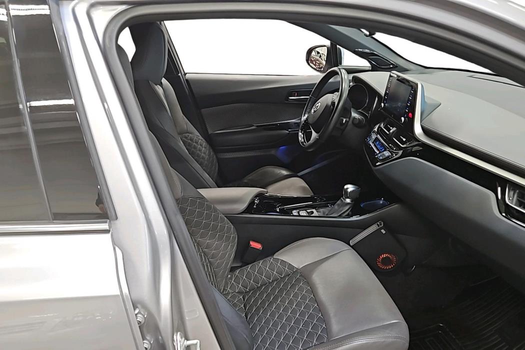 TOYOTA C-HR 2021
