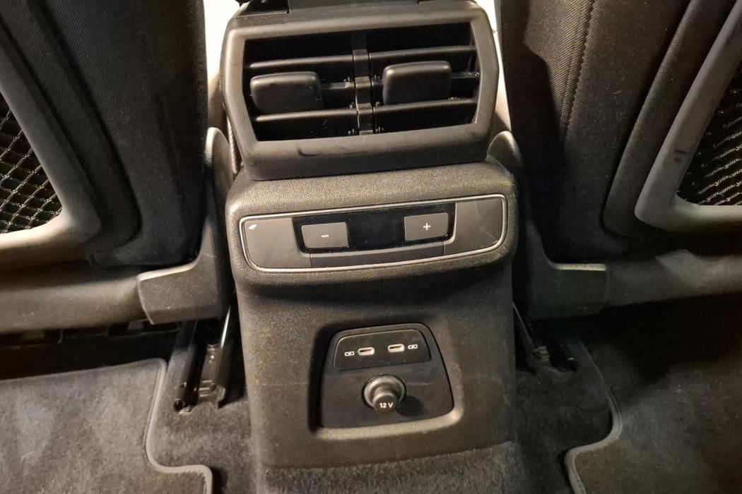 AUDI Q4 e-tron 2022