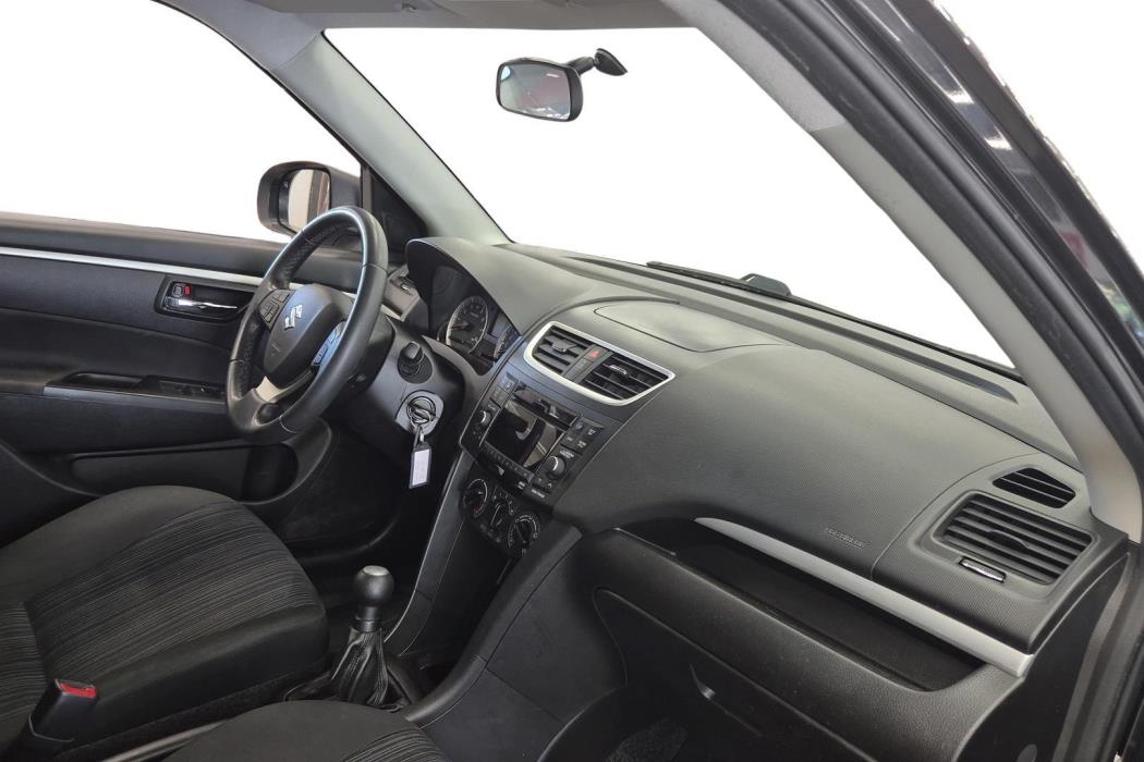 SUZUKI Swift 2015