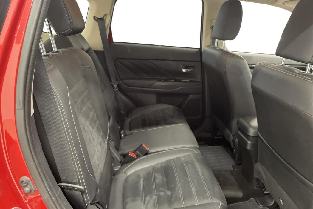 MITSUBISHI Outlander PHEV 2016